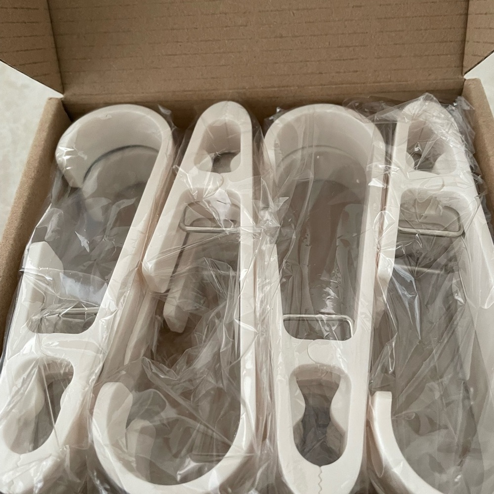 1 box with 8 Large White Hooks with spring clasps